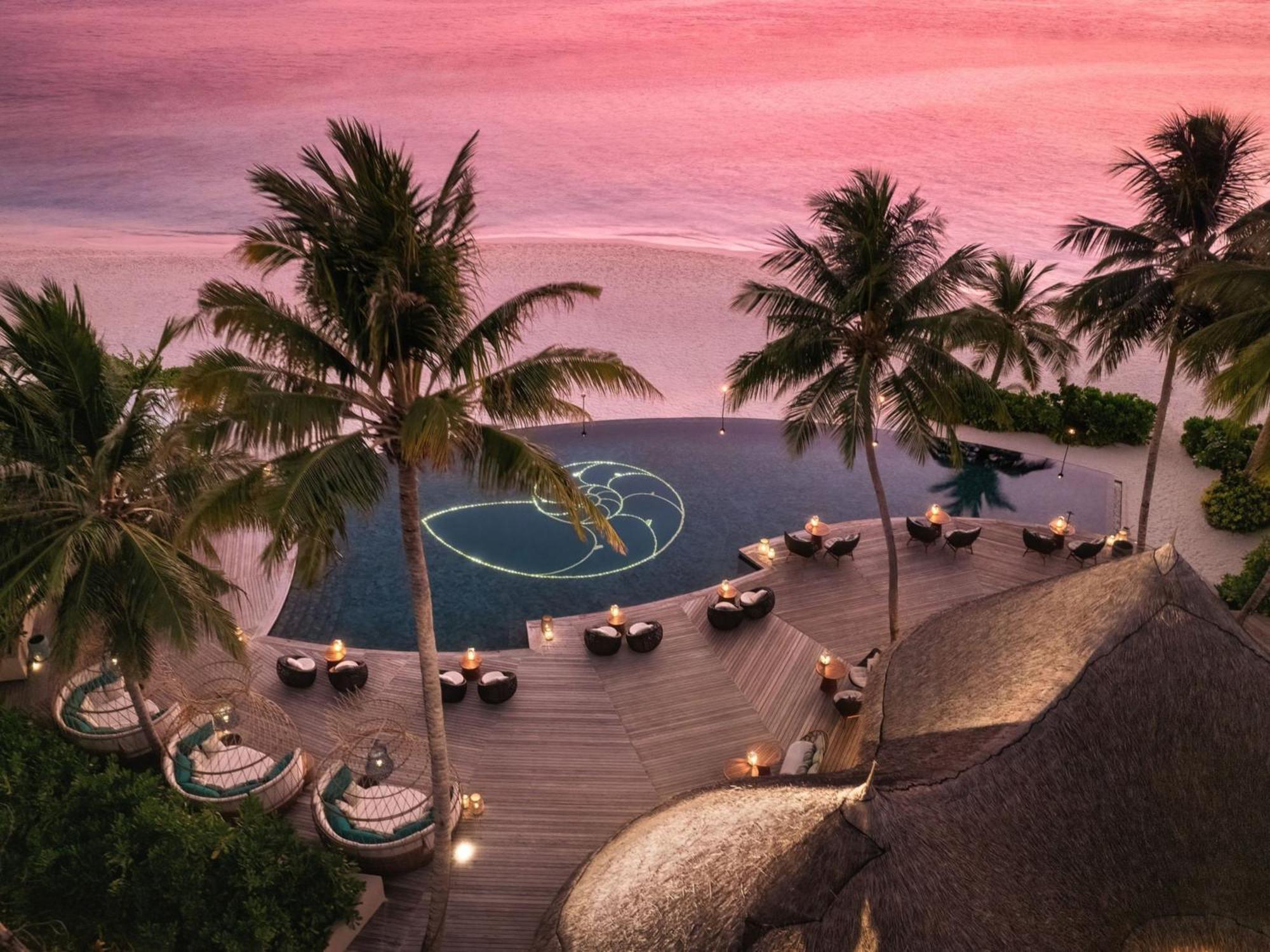 Отель The Nautilus Maldives Kamadhoo Экстерьер фото