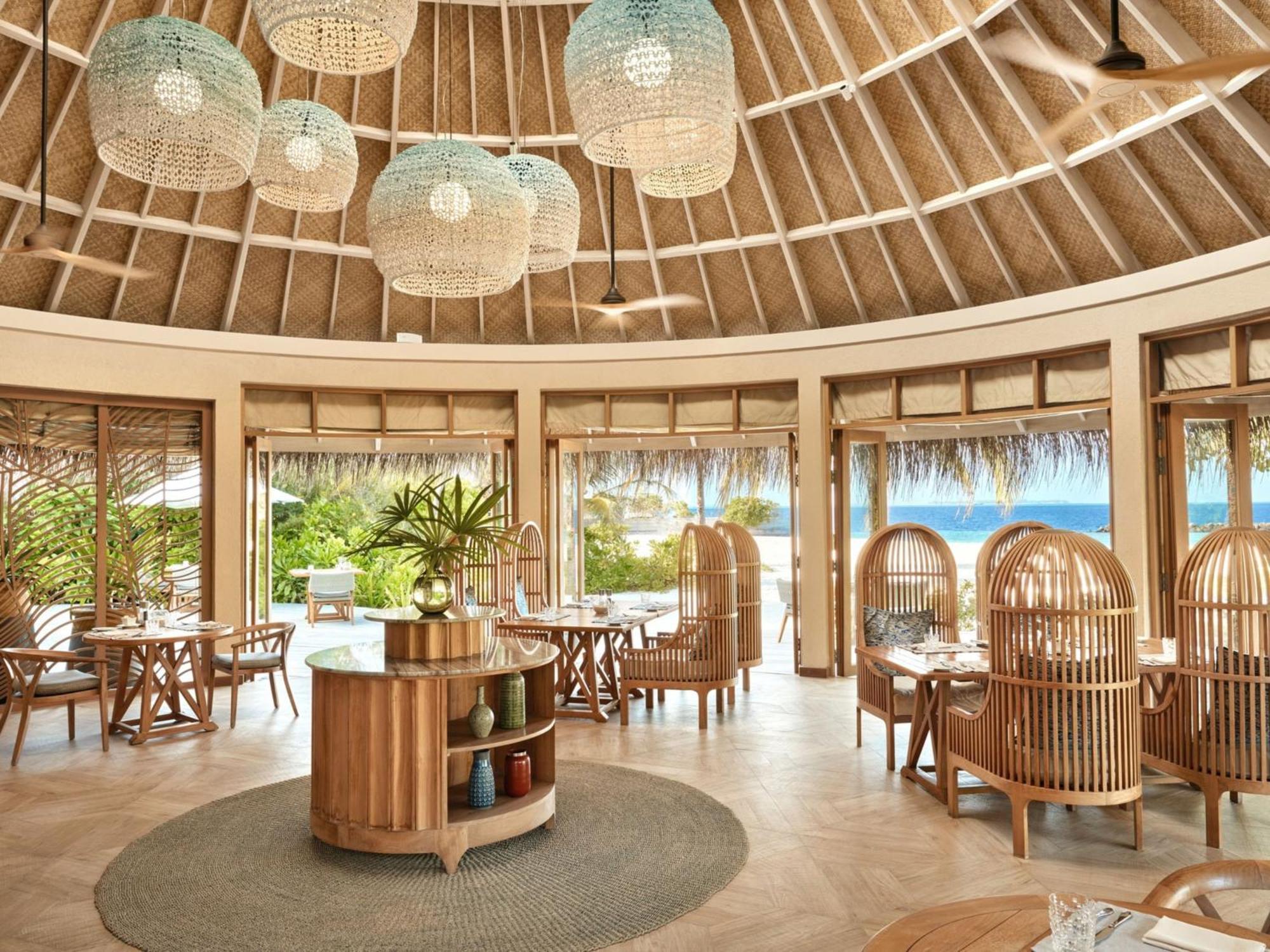 Отель The Nautilus Maldives Kamadhoo Экстерьер фото