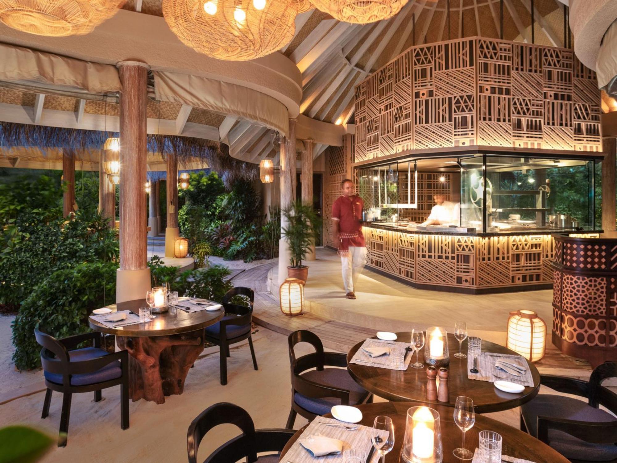 Отель The Nautilus Maldives Kamadhoo Экстерьер фото
