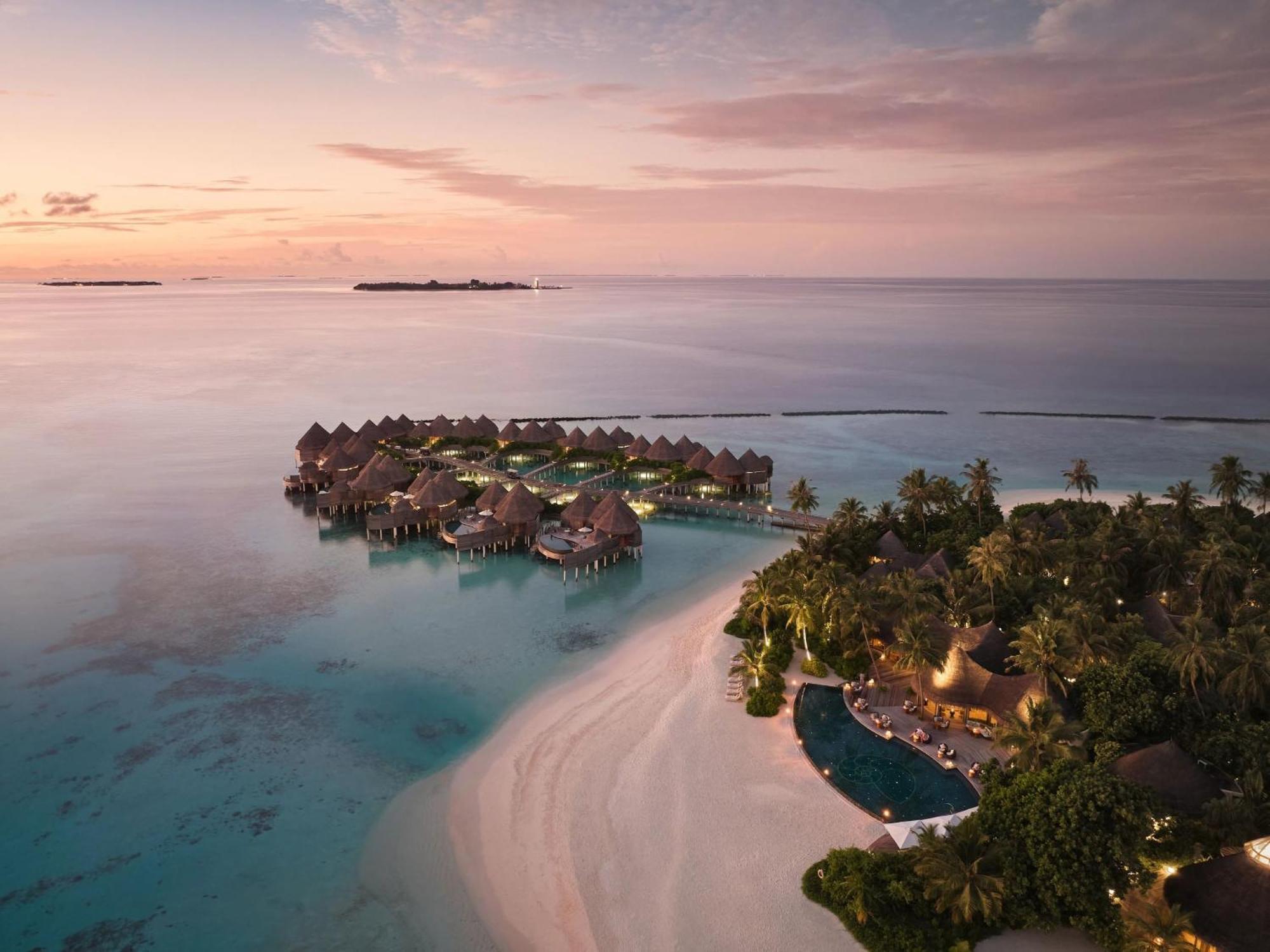 Отель The Nautilus Maldives Kamadhoo Экстерьер фото