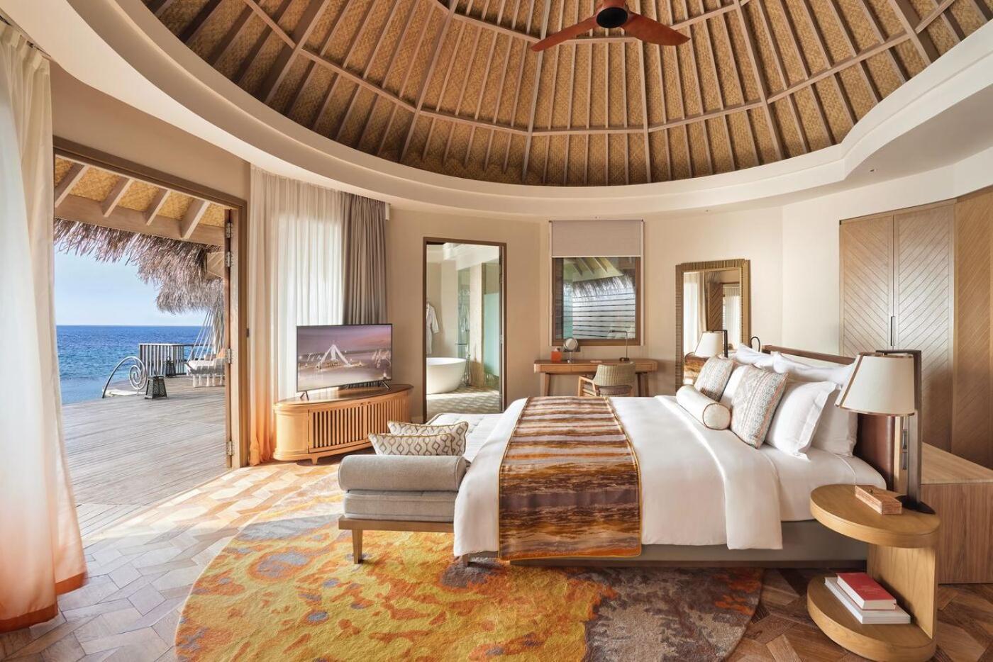 Отель The Nautilus Maldives Kamadhoo Экстерьер фото